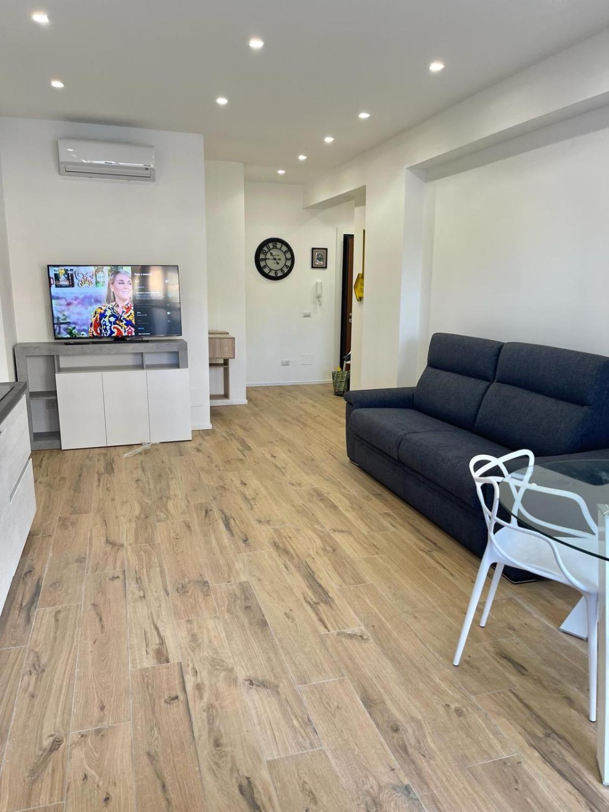 Pm 34 Viale Imperatore Guest House - 50 Mt From Metro San Paolo Exterior photo