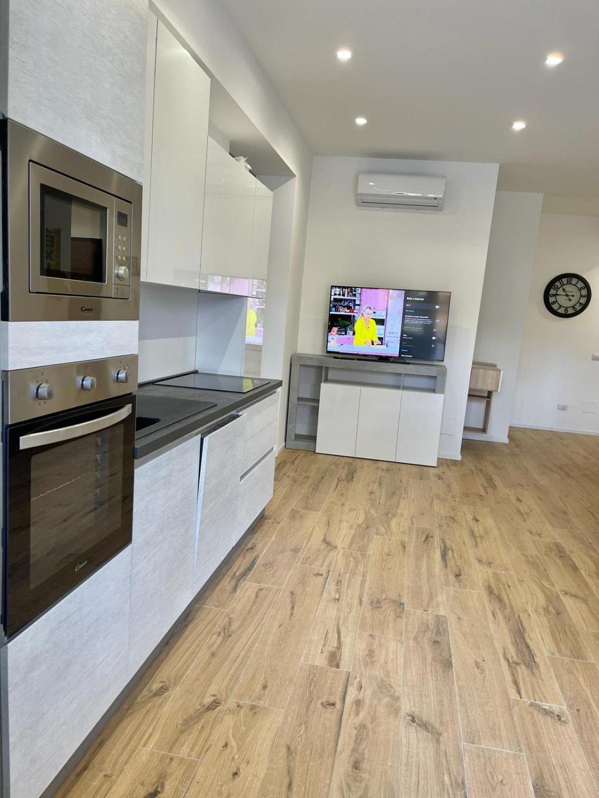 Pm 34 Viale Imperatore Guest House - 50 Mt From Metro San Paolo Exterior photo
