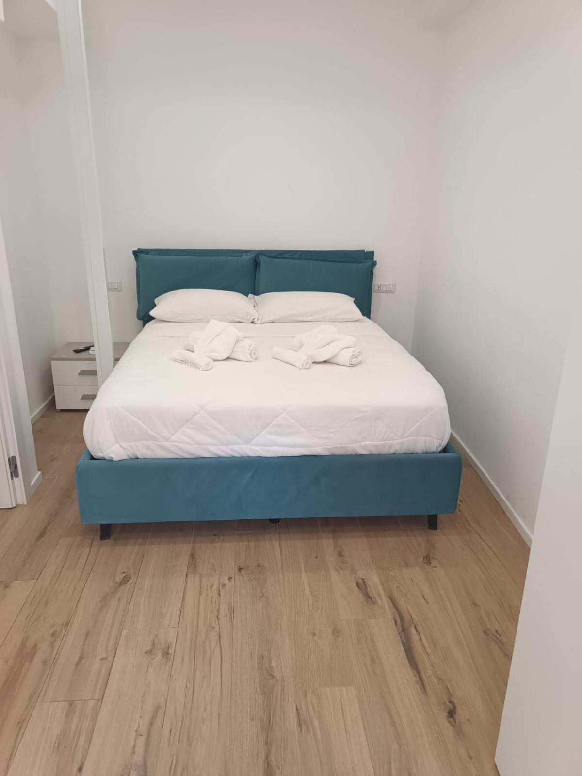 Pm 34 Viale Imperatore Guest House - 50 Mt From Metro San Paolo Exterior photo