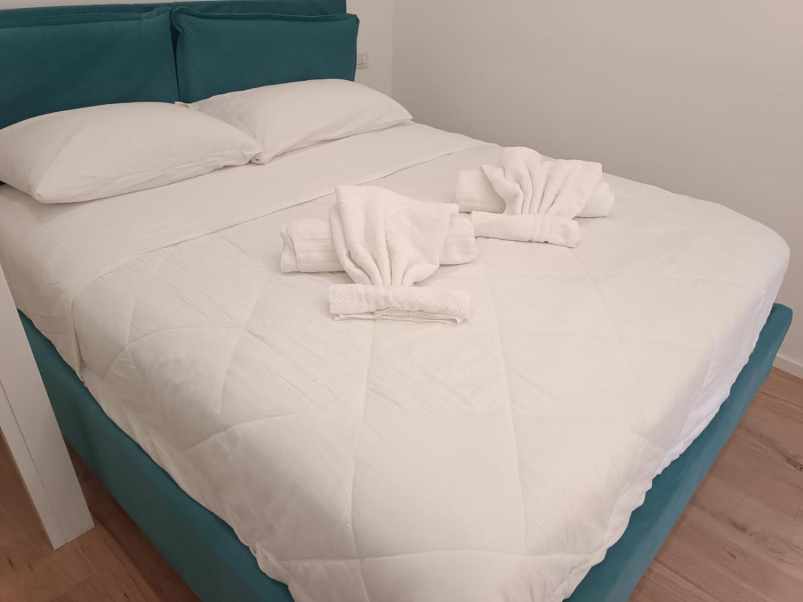Pm 34 Viale Imperatore Guest House - 50 Mt From Metro San Paolo Exterior photo
